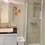 Relaxed Coastal - Steps From & Center Ostenda