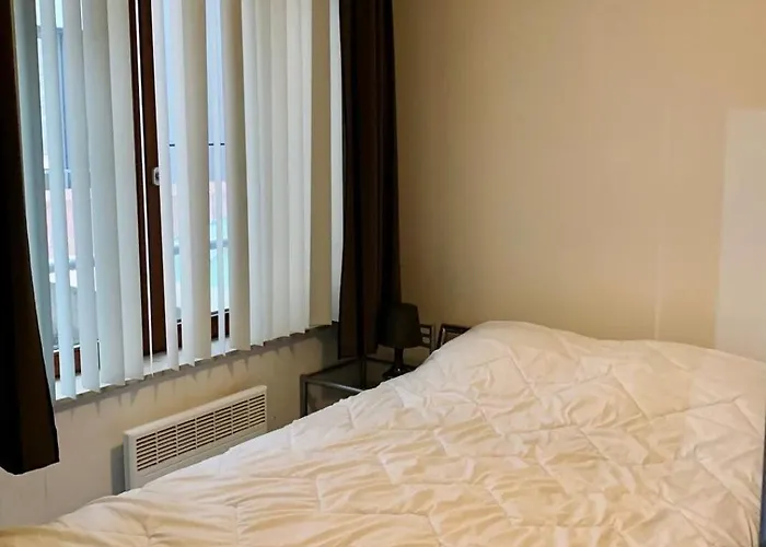 Relaxed Coastal - Steps From & Center Daire *